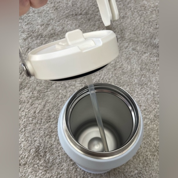 THE ICEFLOW FLIP STRAW JUG | 64 OZ FOG - Picture 7 of 7